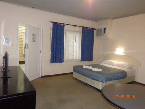 hotel Adelaide Backpackers and Travellers Inn