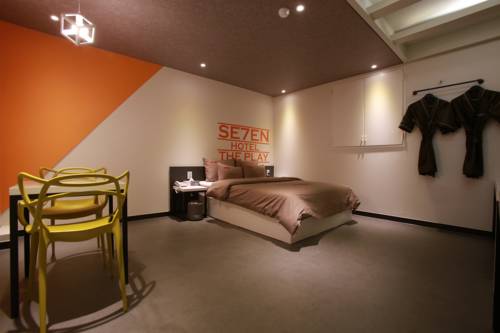 hotel 7th Street - The Play