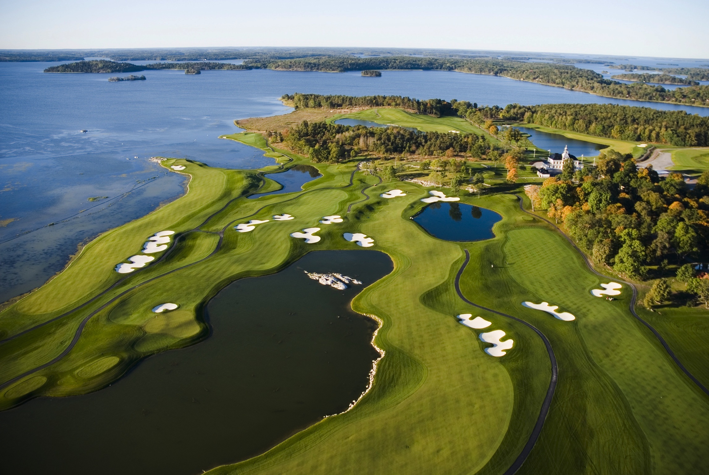Golf post media