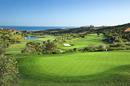Golf post media