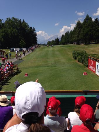 Golf post media
