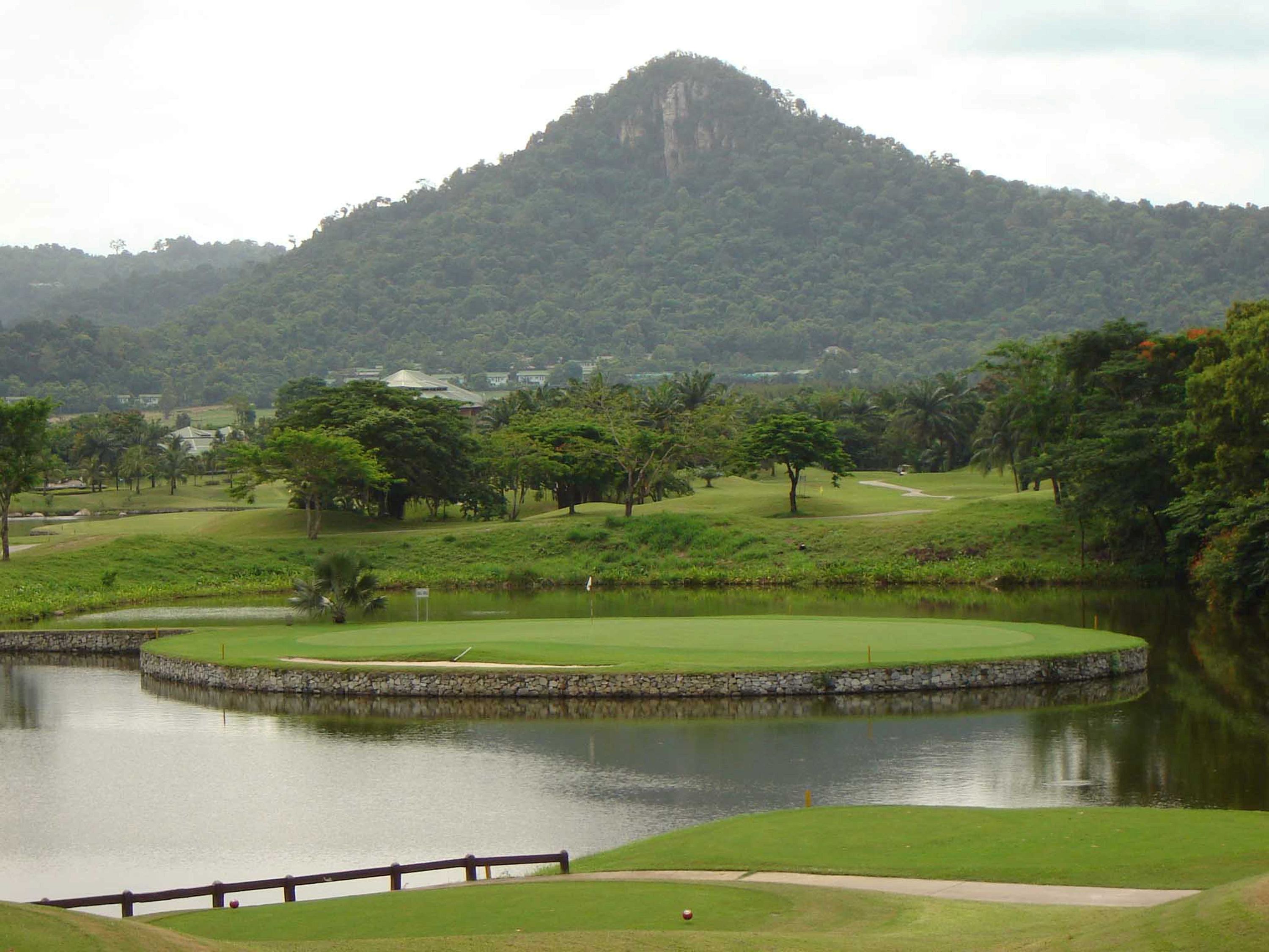 Khao Kheow Country Club cover picture