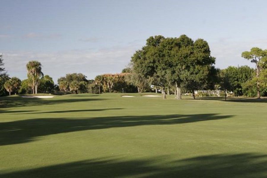Yacht and Country Club, The cover picture