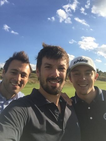Golf post media