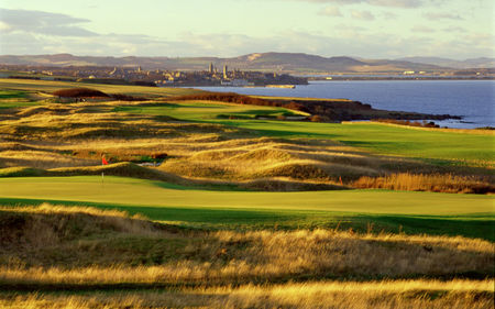 Golf post media