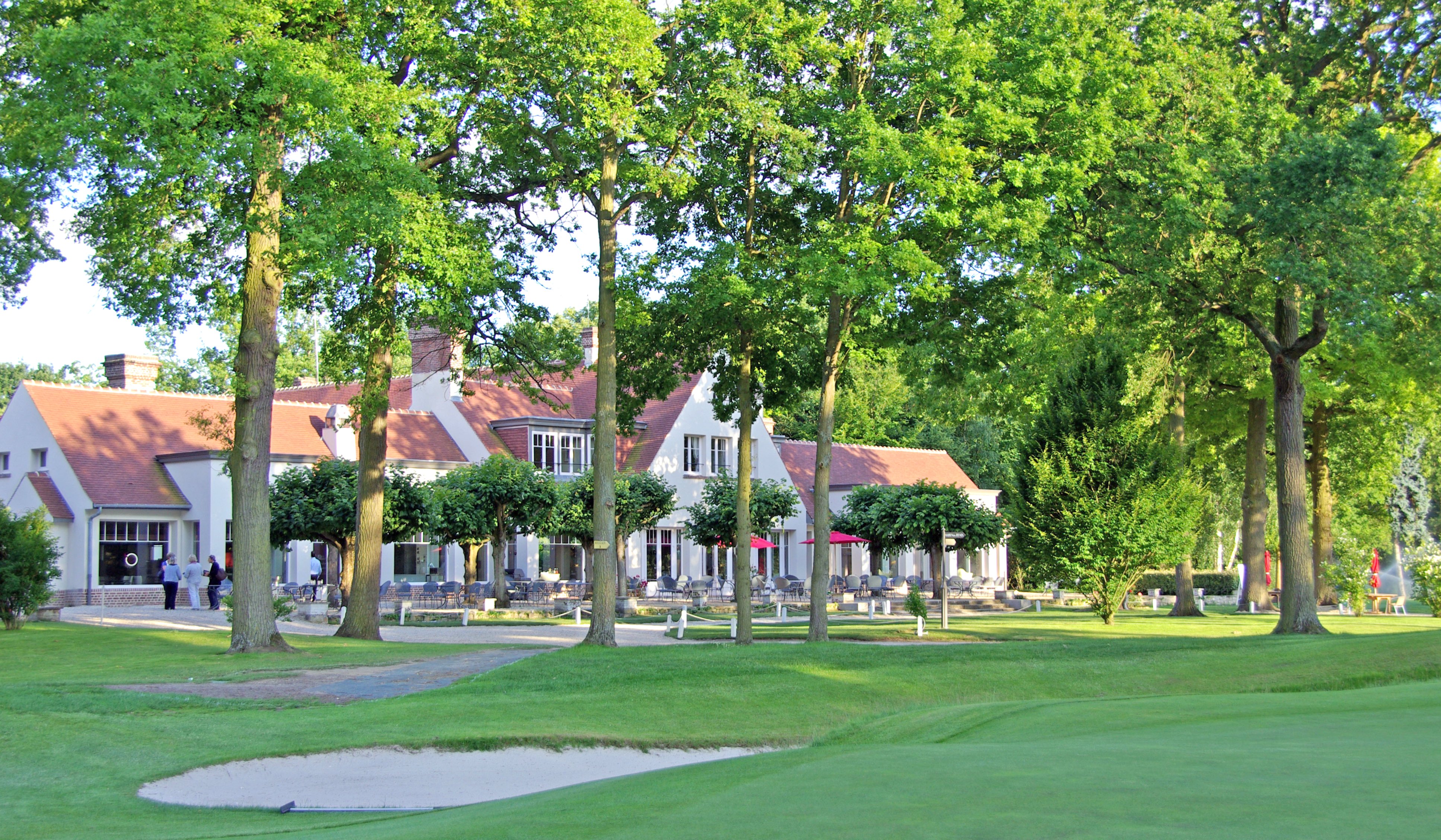 Golf post media