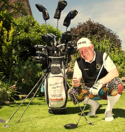 Golf post media