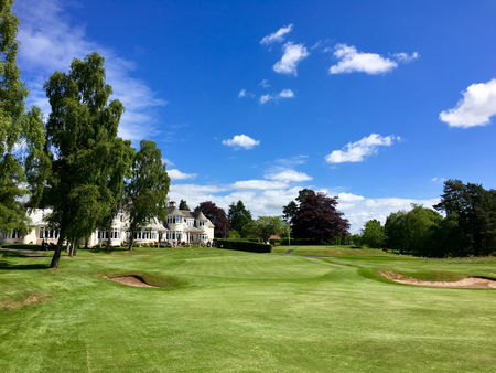 Golf post media