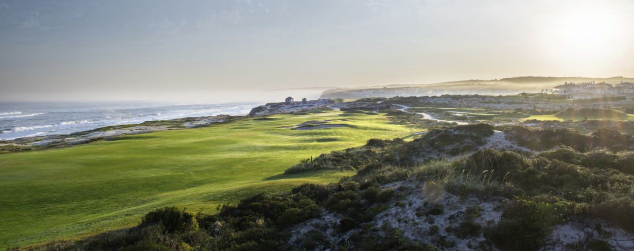Golf post media