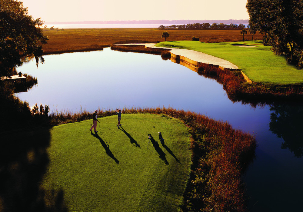 Golf post media