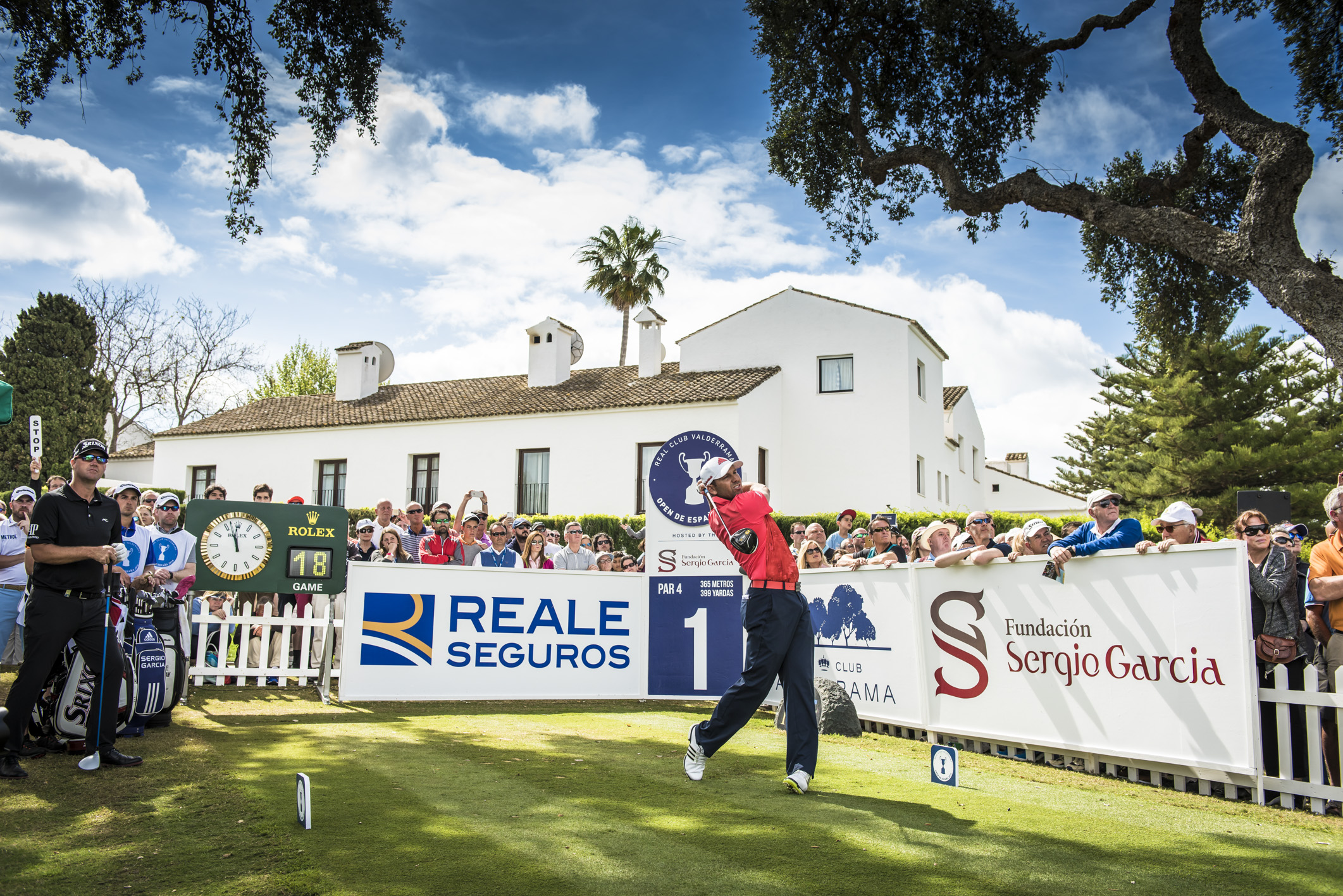 Golf post media