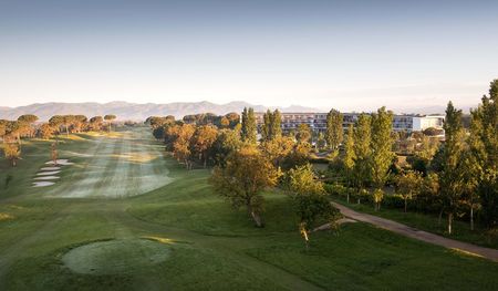 Golf post media