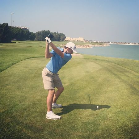 Golf post media