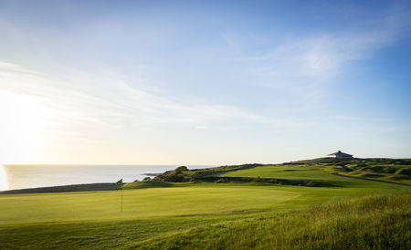 Golf post media