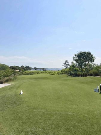 Golf post media