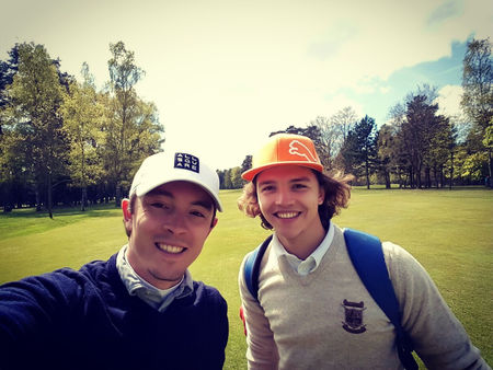 Golf post media