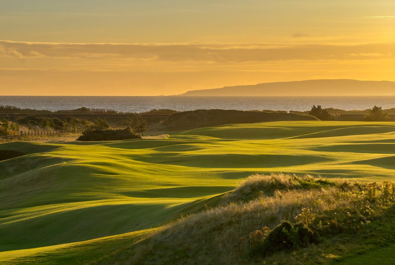 Golf post media