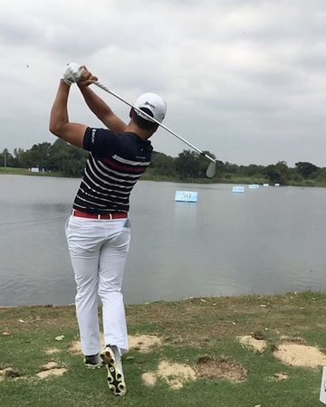 Golf post media