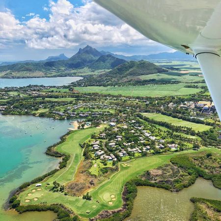 Golf post media