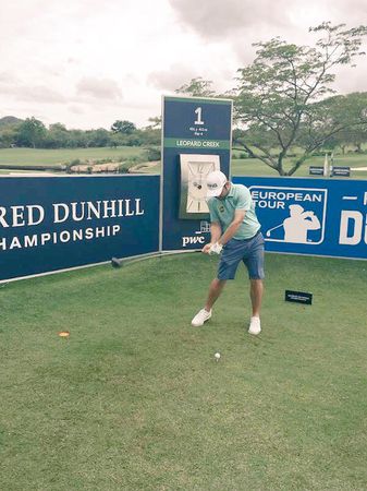 Golf post media