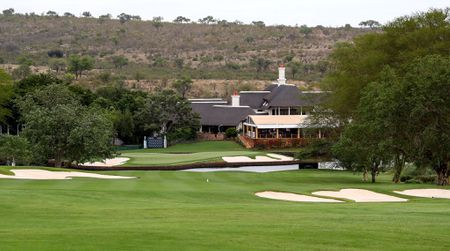 Golf post media