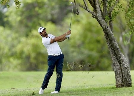 Golf post media