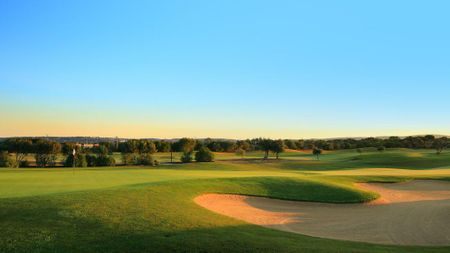 Golf post media