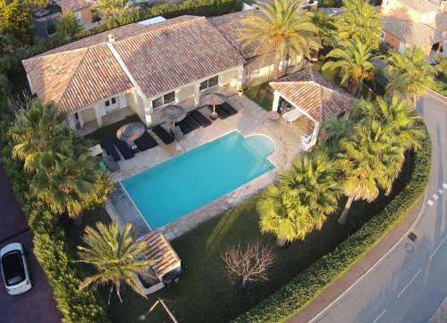 Luxueuse Villa Récente à Saint Raphaël de Plain Pied cover picture