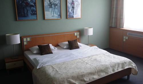 Hotel Cascade cover picture