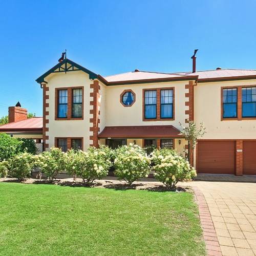 Wine and Roses Bed and Breakfast Cover Picture