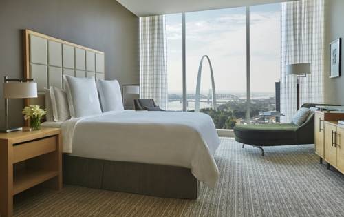 Four Seasons St. Louis cover picture