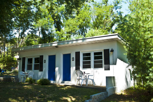 The Easterner Motel cover picture