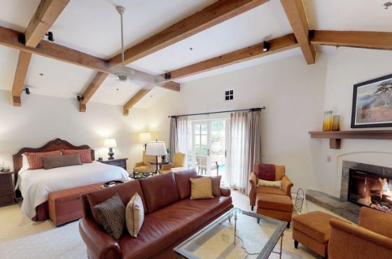 Courtyard Suite room