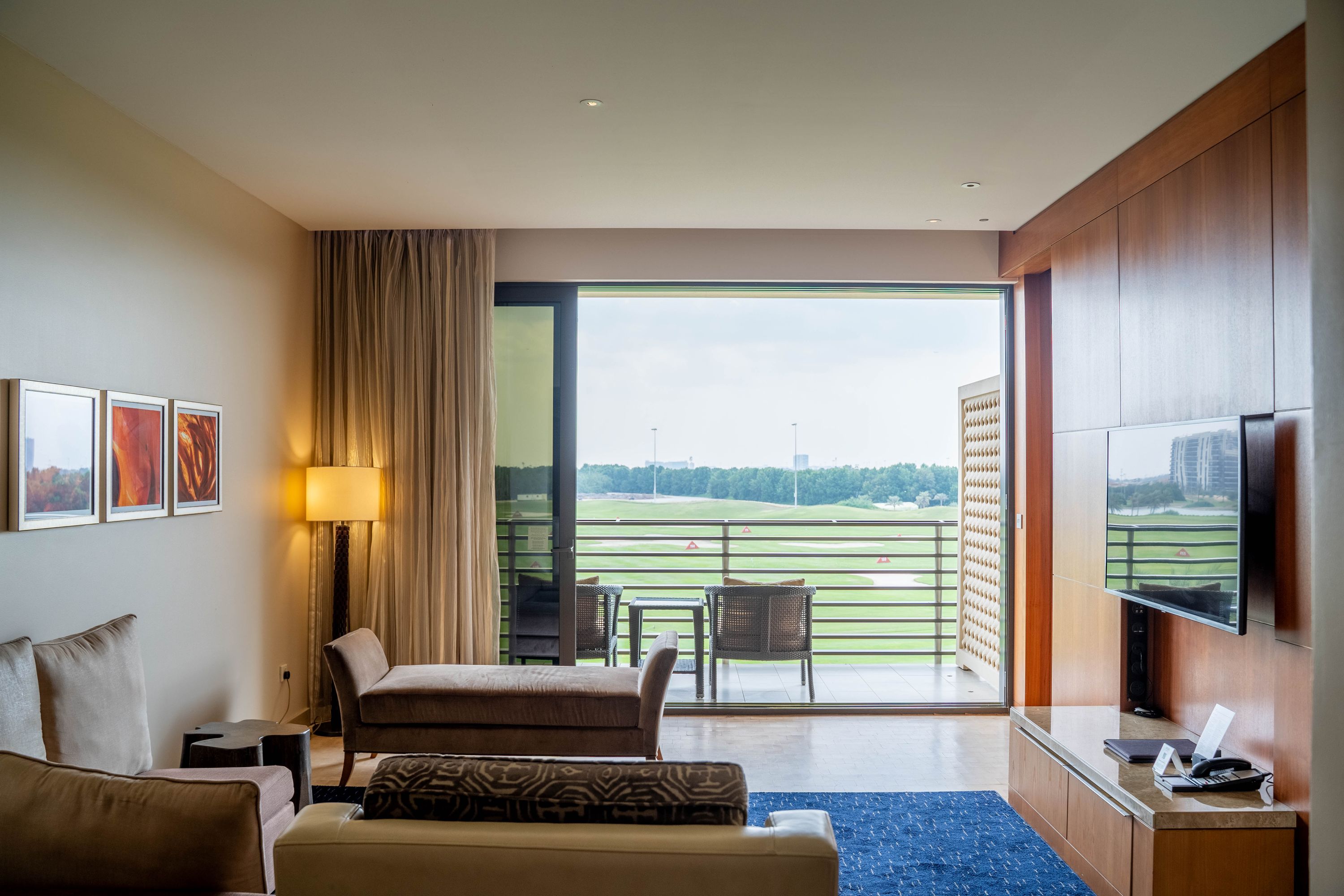 1 Bedroom Executive Suite, 1 King, Golf View, Balcony room
