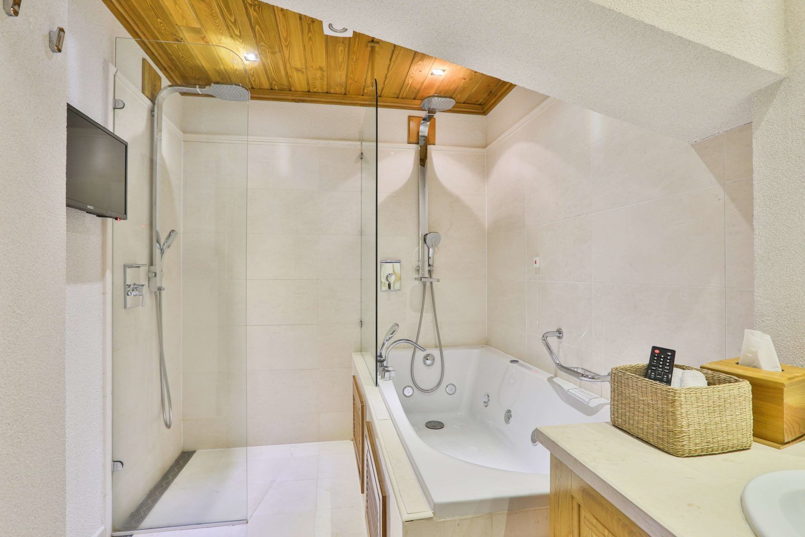 Deluxe Suite room