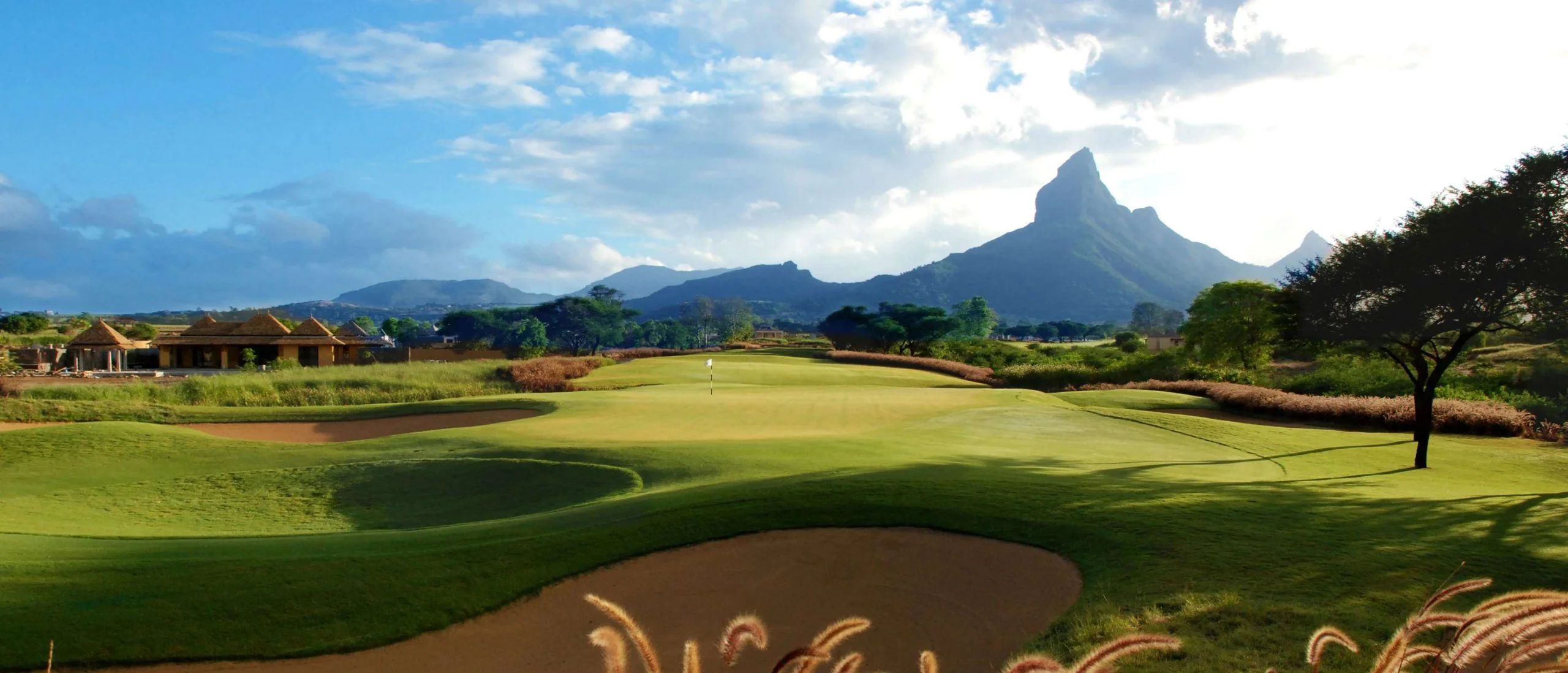 Sunny Golf Escape package cover picture