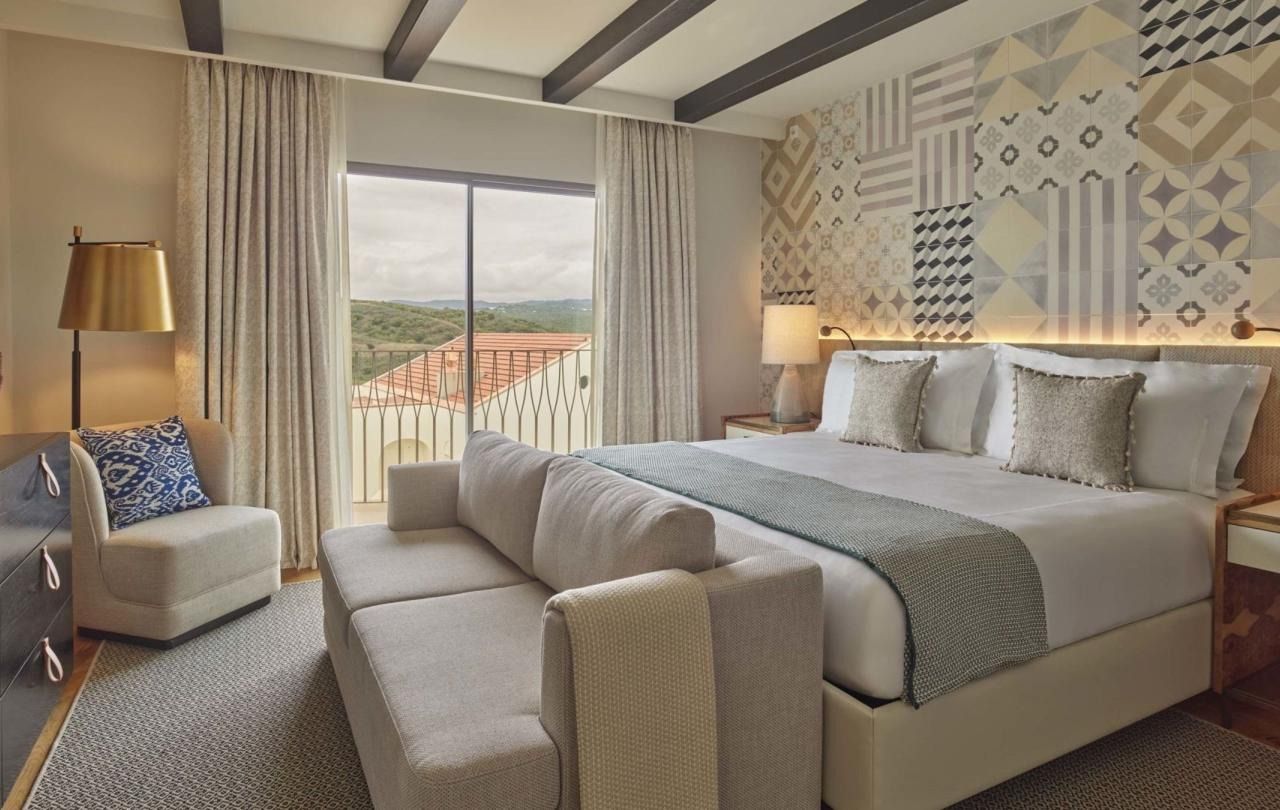Deluxe King Room room