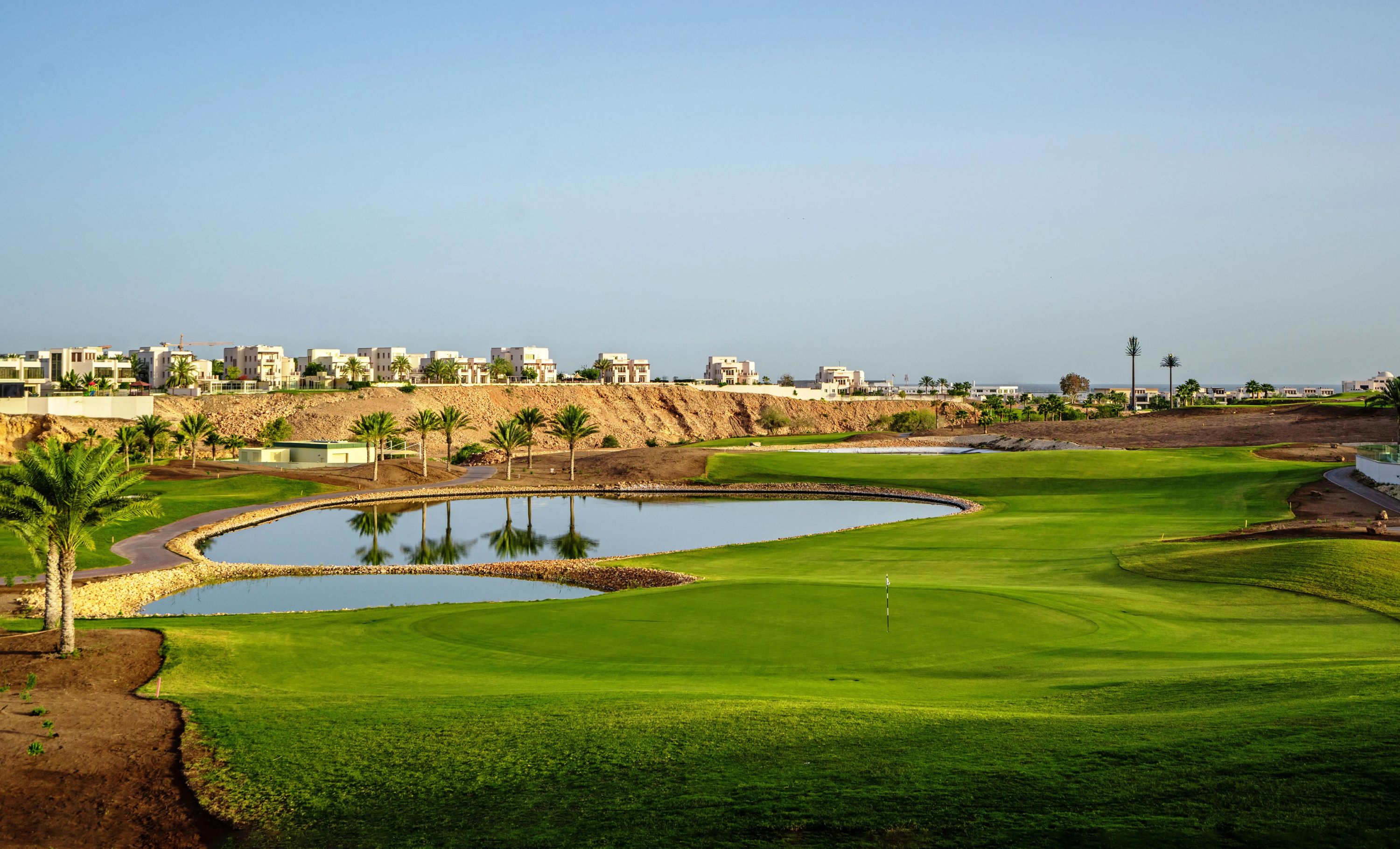 LA VIE Club cover picture