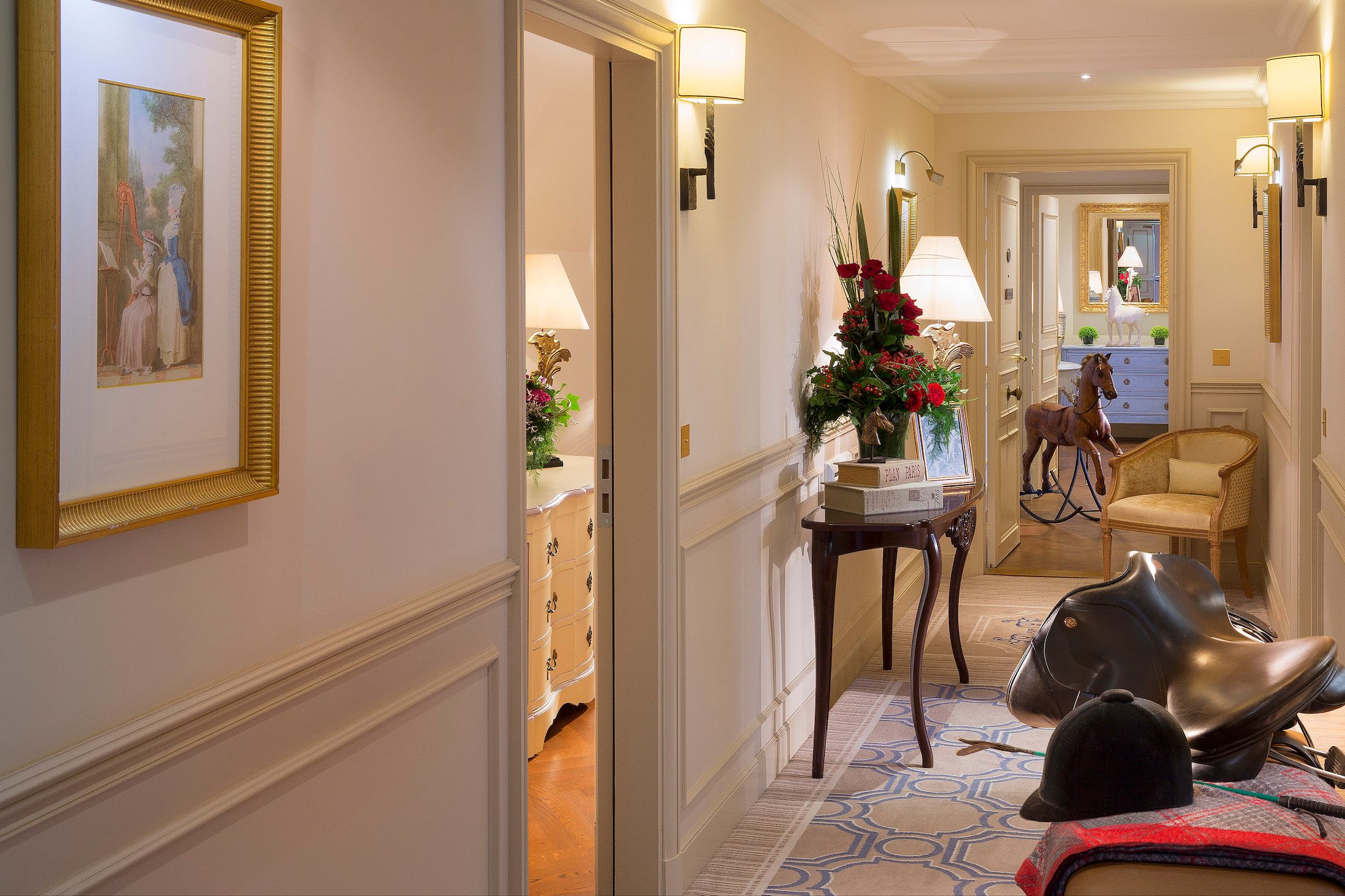 Arc de Triomphe Suite room