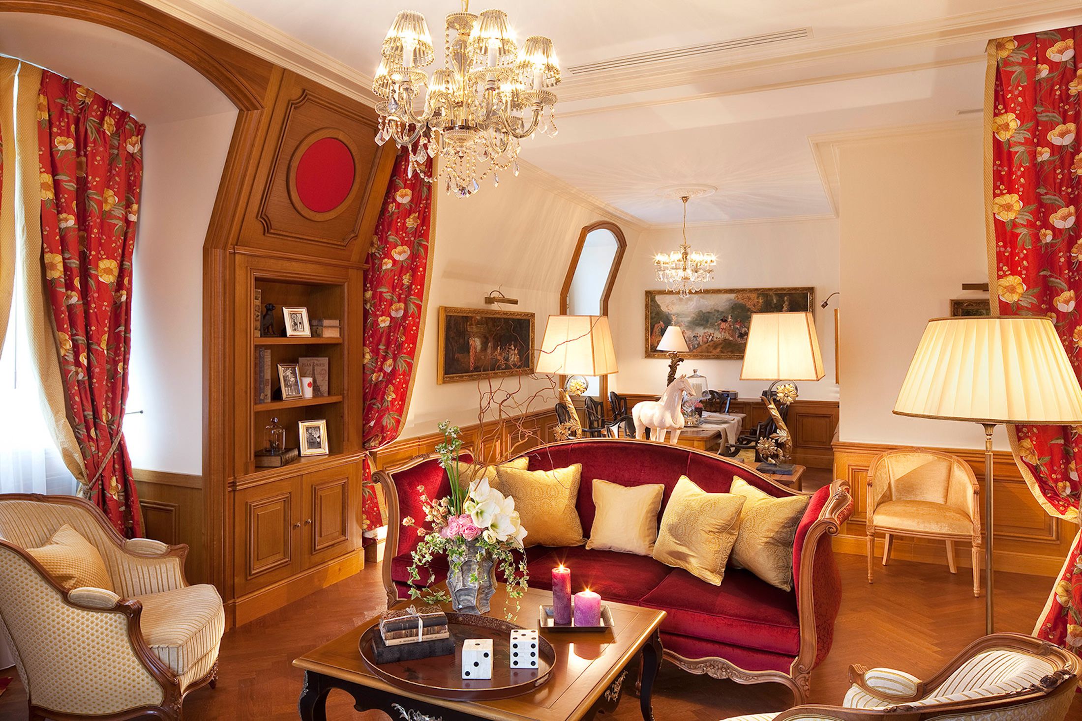 Arc de Triomphe Suite room