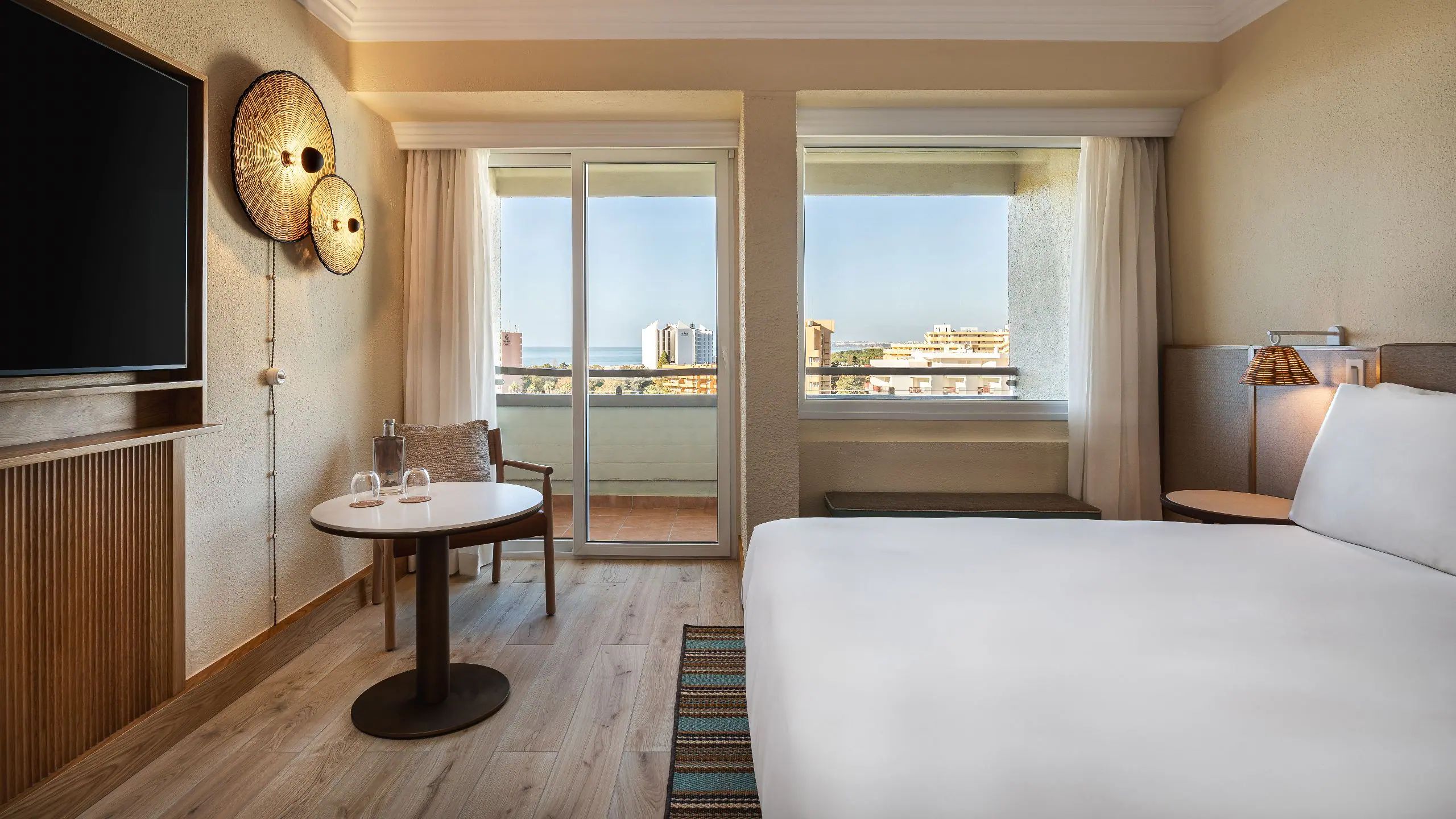 1 King Bed Sea View room