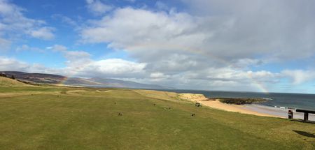 Golf post media