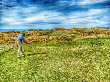 Golf post media