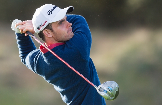 Golf post media