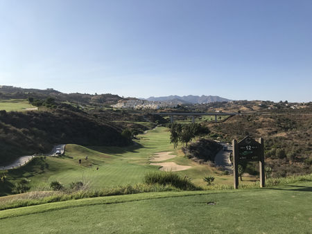 Golf post media
