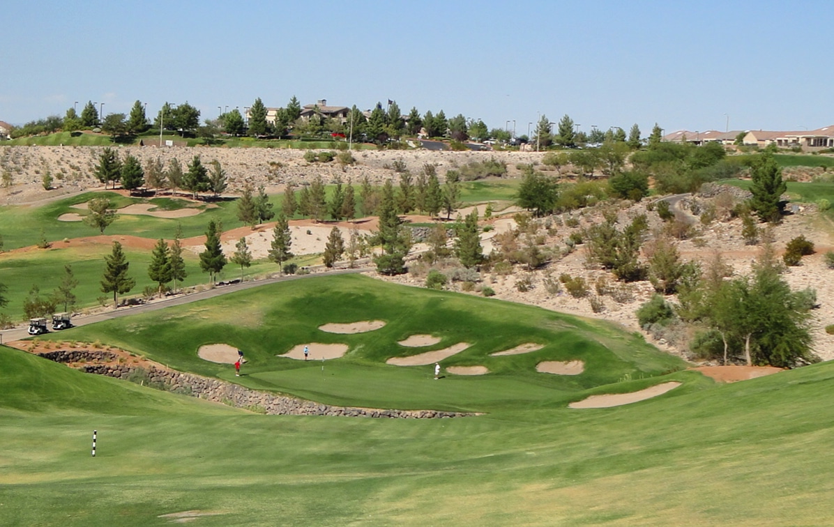 Golf post media