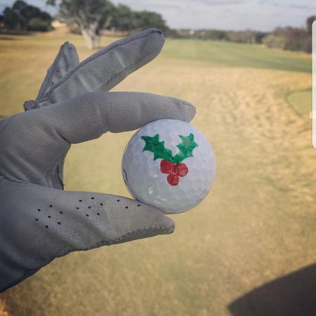 Golf post media